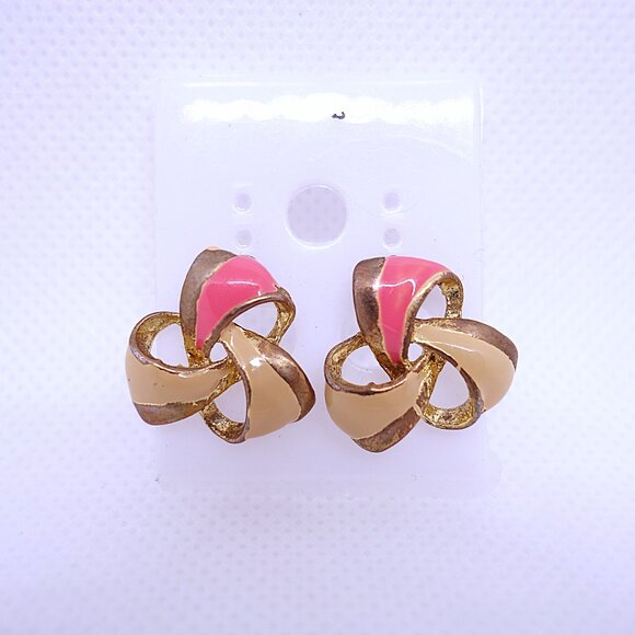 💎7/25💎 NOS Vintage Retro 1980s Style Pink & Cream Enamel Pierced Stud Earrings - Picture 1 of 2